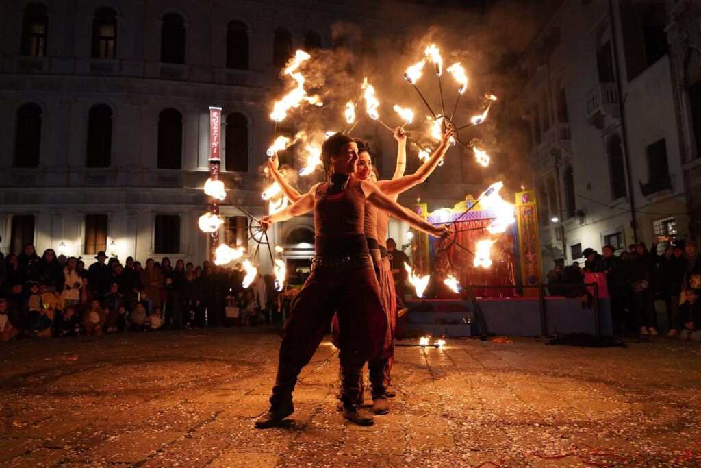 Il Carnevale di Venezia 2024 sarà un evento indimenticabile, un'esperienza travolgente che mescola storia, fascino e intrattenimento.